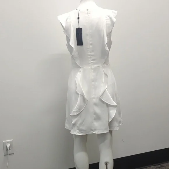 BCBGMaxAzria Adorable Dress NEW - Picture 3 of 3